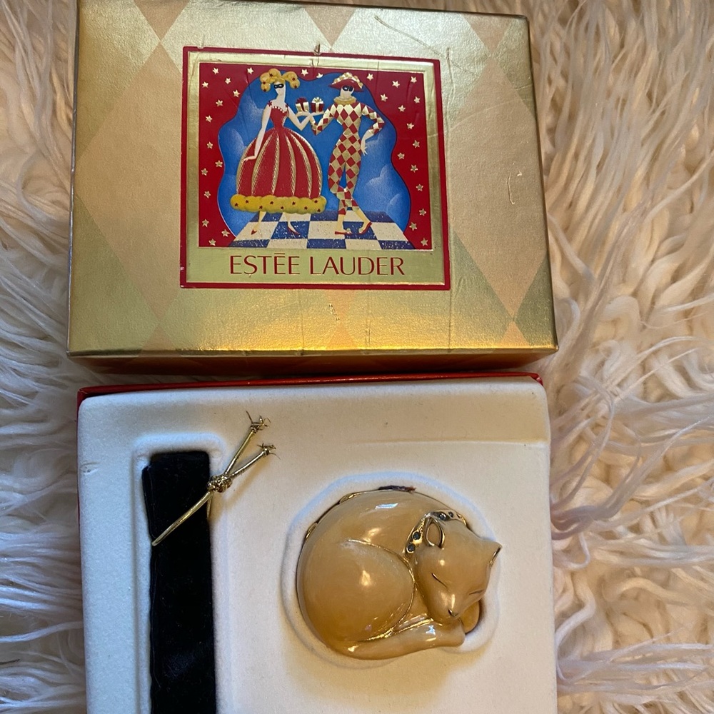 White linen kitten solid Perfume by Estée Lauder